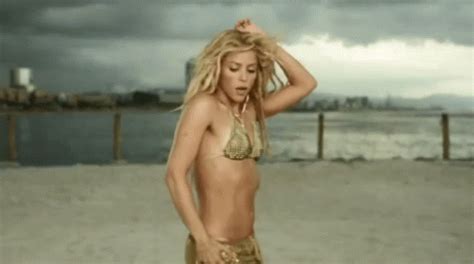 Shakira Dancing Gif Shakira Dancing Dance Discover Share Gifs