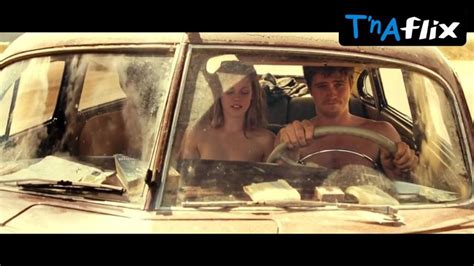 Kristen Stewart Breasts Scene In On The Road Porn Videos