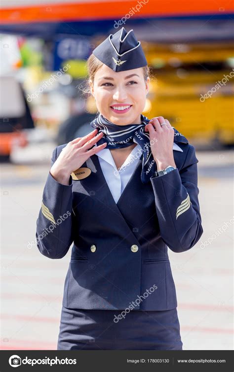After filing for bankruptcy protection in january, the. Rusland Vladivostok 2017 Mooie Stewardess Gekleed ...