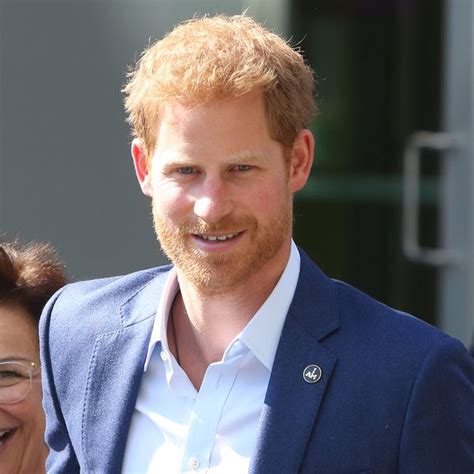 Prince harry vows he 'will never walk away' from the royal family but had to leave a 'toxic' environment. Prinz Harry | Promiflash.de