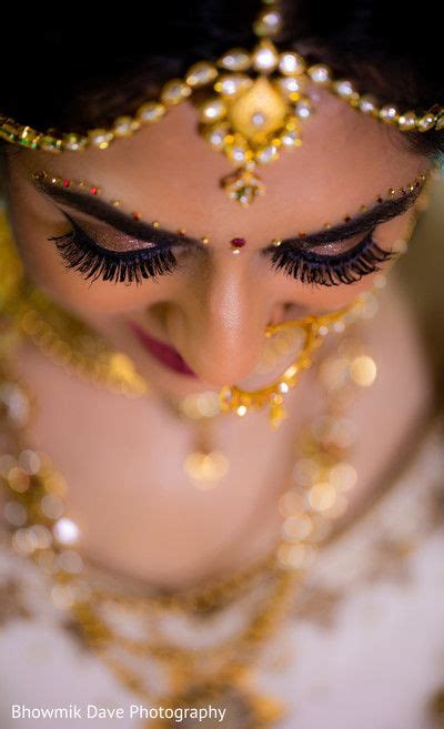 Indian Brides Eye Close Up Capture Indian Bride Poses Indian Bride Photography Poses Indian