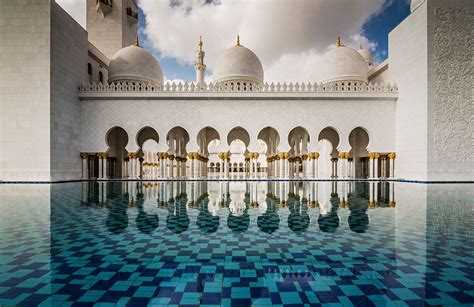 Sheikh Zayed Mosque In Abu Dhabi Andrew Xu Abu Dhabi Ancient Greek Architecture Architecture