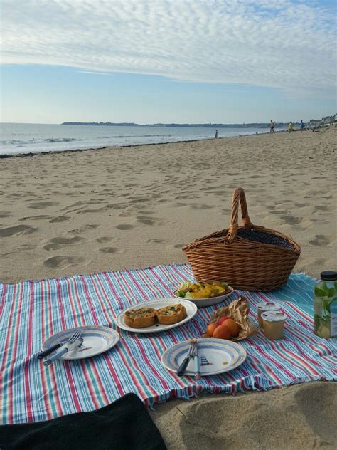 Pique - nique sur la plage de Jullouville