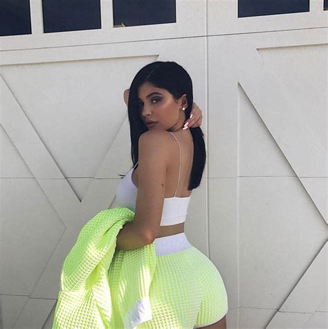 If You Ve Got It Flaunt It Kylie Jenner Puts Boobs And Bum On Display