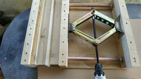 A tutorial on how to make a diy parallel clamp rack out of scrap wood. Diy Simple Wood Press & Bar Clamp - YouTube