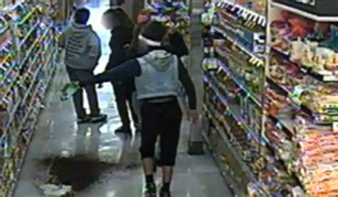 Wild Gang Of Girls Filmed Running Rampage Through California Grocery Store Daily Mail Online