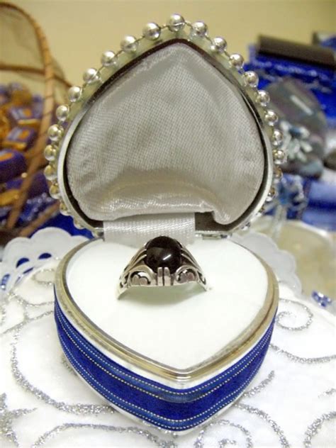 Bila tak tahu nak decide cincin atau rantai apa nak beli, jangan tanya pasangan lelaki anda yang mana lagi lawa. CINCIN | cincin kawin pihak lelaki | hata | Flickr