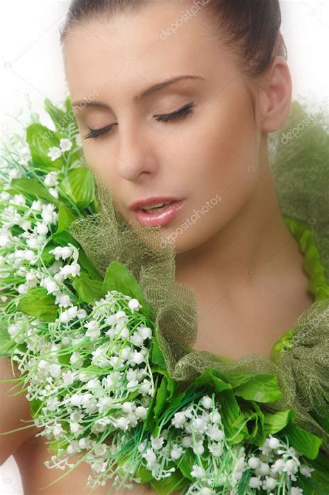 Pretty Naked Woman In Flowers Chaplet Stock Photo Ffotograff