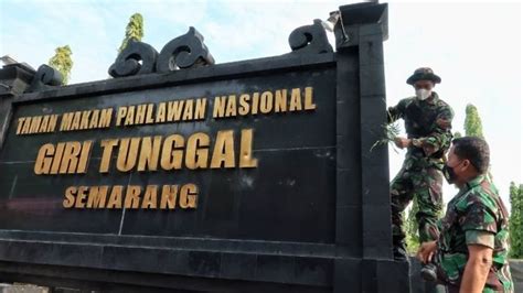 Prajurit Kodim 0733 Kota Semarang Bersihkan Tmp Giri Tunggal Krjogja