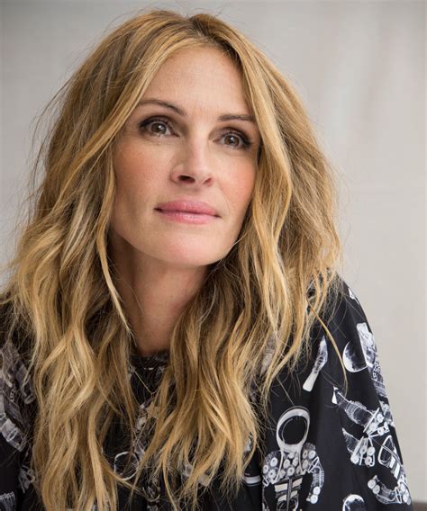 Julia Roberts Thinks Hollywood Ageism Is Made Up