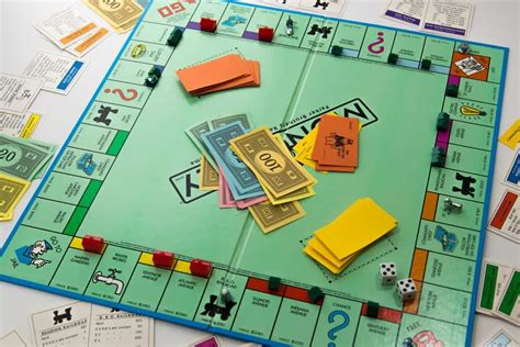 The Game Of Life Vs Monopoly 6 Differences And 6 Similarities Gamesver