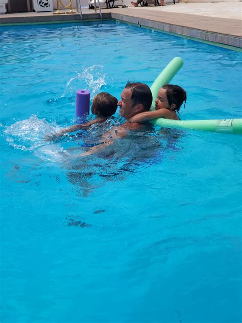 O tempo passa a correr , e que tempo bom e maravilhoso este a teu lado , obrigado filho por me fazeres sentir todos os dias o melhor pai do. Filho de Gonçalo Quinaz foi adotado legalmente por marido de Nereida Gallardo