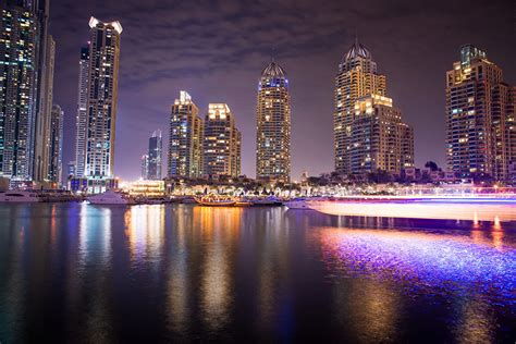 Desktop Hintergrundbilder Dubai Vae Nacht Flusse Wolkenkratzer
