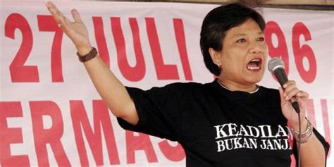 Representasi kebanggaan menjadi anak pki pada buku aku bangga jadi anak pki. Begini Perjalanan Hidup Anak PKI Sampai ke Senayan