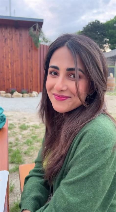 Ushna Shah Shares New Picnic Video And Pictures With Husband Reviewitpk