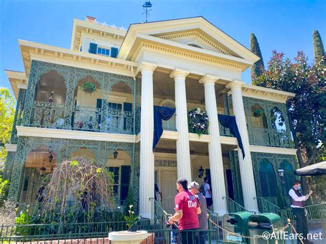 What Is The Story Of The Haunted Mansion At Disneyland