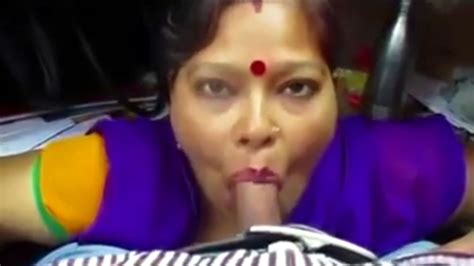 Leaked Indian Porn Horny Desi Xxx Aunty Giving Blowjob And Swallows