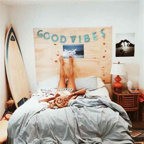 Beach and coastal decorating ideas are great for making the blue turquoise water and the white sandy beaches a part of your home décor. The Beach Themed Dorm Room Ideas That Give Major Cali Vibes
