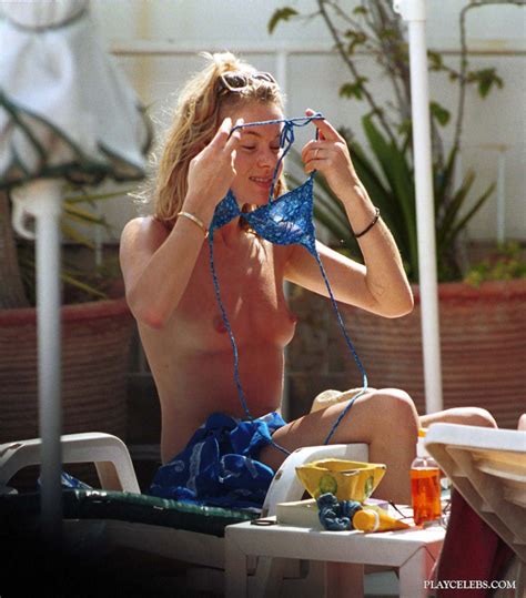 Blonde Celebrity Amanda Holden Topless And Oops Shots Playcelebs Net