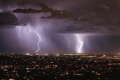 Premium Photo Lightning Storm Over Tucson Arizona During Monsoon