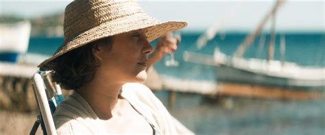 A une époque où l'on destine d'abord les femmes au mariage, elle dérange, on. Cineplex.com | Mal de pierres