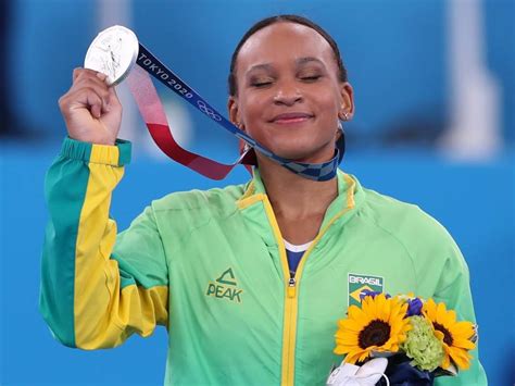 Daiane dos Santos Temos a ª medalha olímpica da ginástica com uma negra Isso é forte
