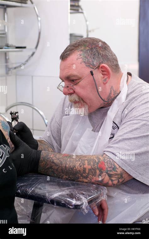 Tattoo Artist At Work On A Client In A Studio Stock Photo Alamy