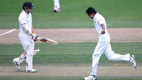 දුශ්මන්ත චමීරගේ dancing class එක | dushmantha chameera. Tearaway Chameera takes the Test by the scruff | Cricket ...