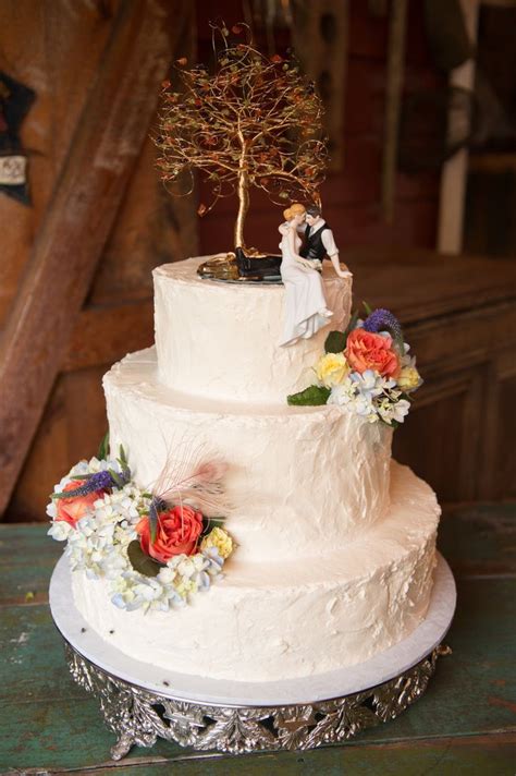 Love This Rustic Wedding Cake The Clever Decorator Used Our Look Of