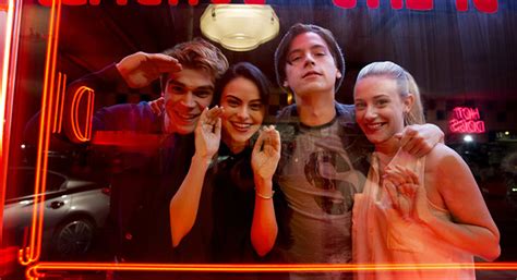 11 Reasons To Get Excited About The Return Of Archie Jughead Betty And Veronica In Riverdale