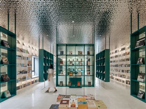 Wutopia Lab: китайский книжный магазин-облако на берегу Юннин ...