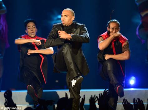 Newest Chris Brown Backup Dancers Paling Baru