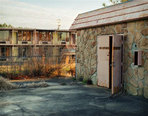 An Abandoned Motel South Carolina Abandoned Places Abandoned Hotels Abandoned Houses