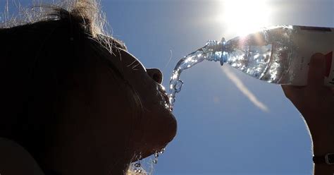 Heiß auf Wasser Nachfrage nach Mineralwasser steigt wegen der Hitze um