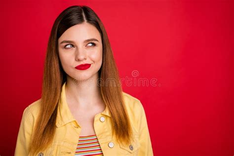Close Up Portrait Of Her She Nice Attractive Lovely Pretty Cute Unsure Skeptic Cheerful Cheery