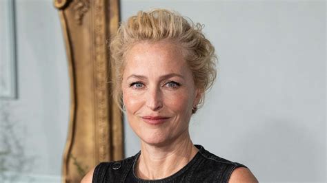 Gillian Anderson Stuns With Messy Bun And Fresh Face To Celebrate