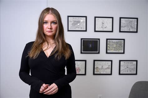 Fake Heiress Anna Delvey Sold 340 000 In Artworks Featuring Herself