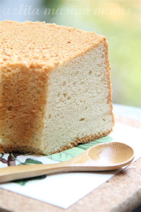 You can extract pandan juice to be used in cooking and baking. KEK CHIFFON GULA MELAKA - masam manis