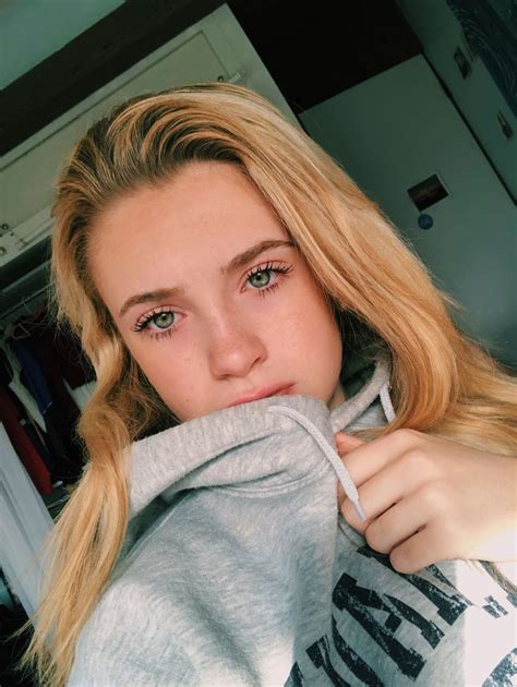 Golden Hour Golden Hour Selfie Green Eyes Gray Sweatshirt Selfie Vsco Instagram Blonde