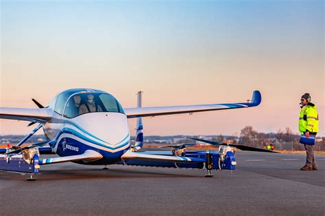 Après avoir passé près de deux semaines d'attente sur le potomac et reçu des renforts. Le taxi volant de Boeing réussit son premier vol - Geeko