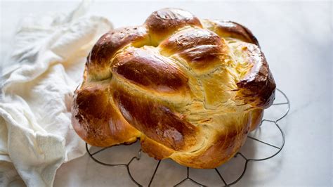 Ropes should be fatter in the middle and thinner at the ends. How to Braid Challah Bread - The New York Times