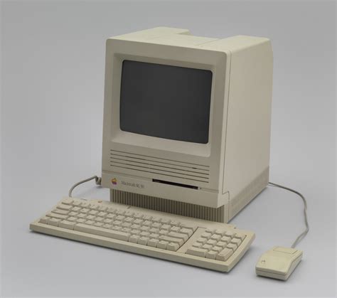 Its beige case contained a 9 in (23 cm) monitor and came with a keyboard and. Pin on Apple