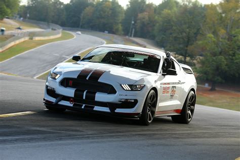 Video American Proud A 140 Lap In The Ford Shelby Gt350r At Road