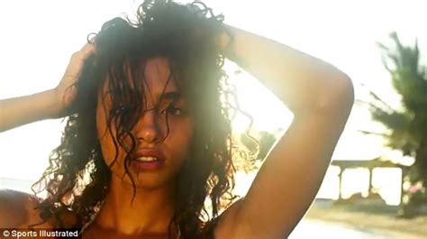 Sports Illustrated Swimsuit Rookie Raven Lyn Makes Debut Daily Mail