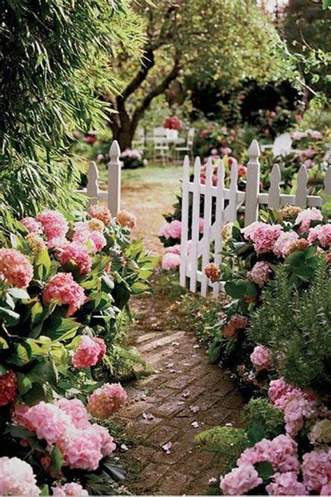 Beautiful Flower Garden Design Ideas 09 Pimphomee