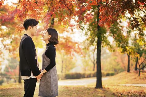 Korea Autumn Casual Couple Photoshoot At Songdo Central Park | Junghoon 