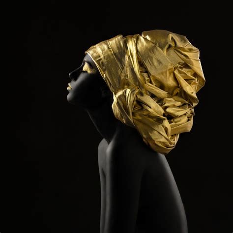 Golden Profile Femme Alfredo Sanchez · Photographies Dart · Yellowkorner