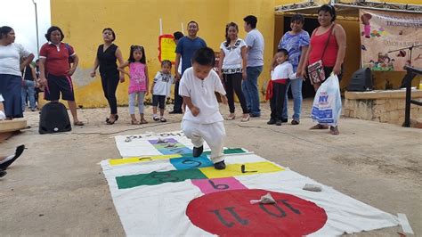 Otro juego tradicional mexicano muy popular es el jarabe tapatío, que también es el baile nacional mexicano. Preservan juegos tradicionales en el 'Xelebchakán'