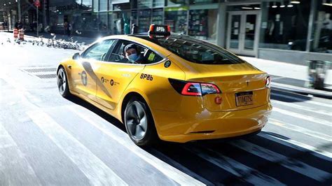 Tesla Model X Yellow Mẫu Xe Điện Đẹp Mắt Trên Đường