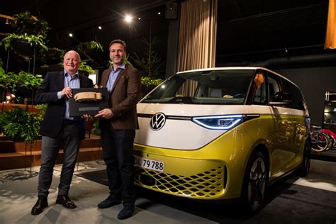 ID. Buzz kåret som Årets Bil i Danmark 2023 - Volkswagen København
